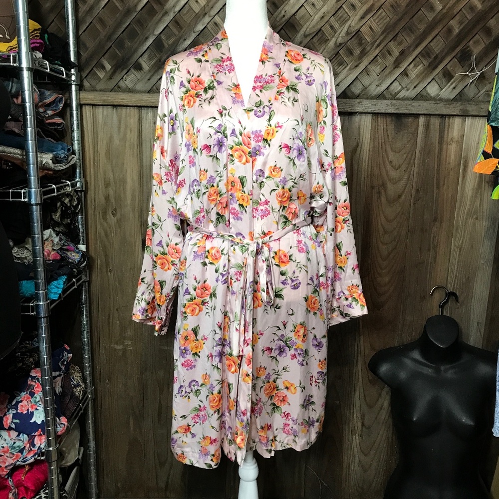 🦋90's 100%Silk Victoria Secret Robe